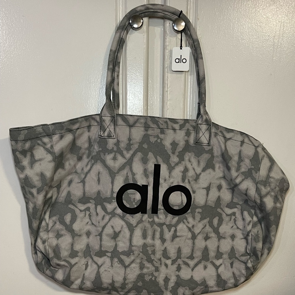Alo yoga tie dye gym bag. Brand new!